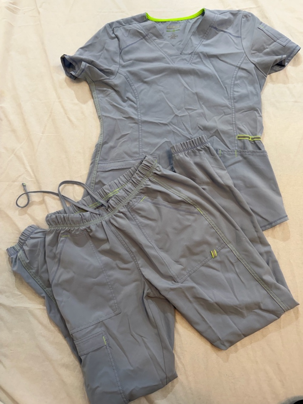 Scrubstar Gray Cargo Scrub joggers and scrub top with Lime Trim size xs